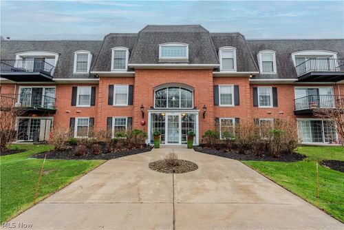 207-22701 Center Ridge Rd, Rocky River, OH, 44116-3074 | Card Image