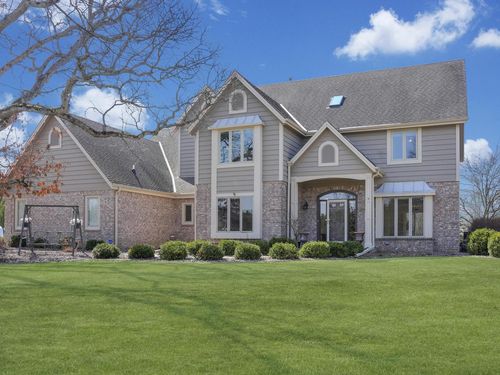 9223 W Wyndham Hills Court, Franklin, WI, 53132 | Card Image