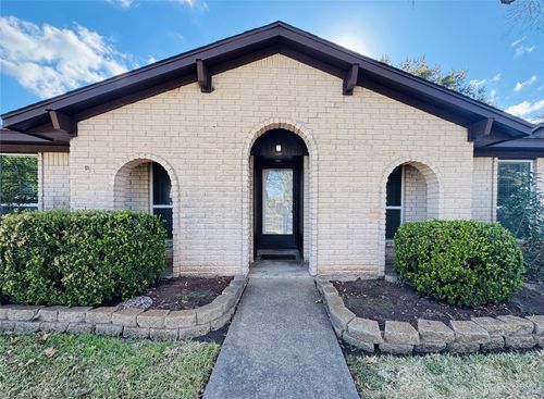 11847 Monticeto Ln, Meadows Place, TX, 77477-1716 | Card Image