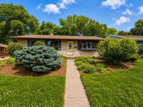 4405 School Rd, Madison, WI, 53704-1311 | Card Image