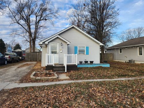 110 S Conrey St, Knoxville, IA, 50138-3323 | Card Image