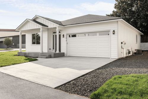 17814 E 3rd Ave, Greenacres, WA, 99016 | Card Image