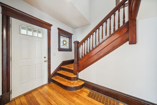 05_interior.jpg | Image 4