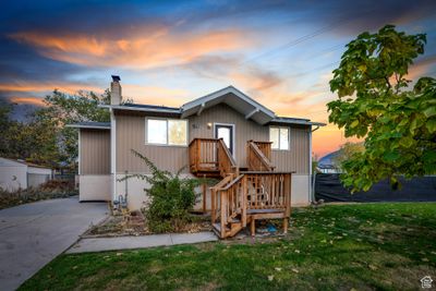 Beautiful sunset and sunrise views from the home | Image 1