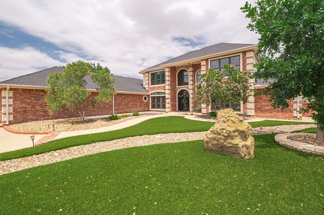 Front of Home | Image 4