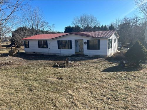 134 Tom Hunter Rd, Pilot Mountain, NC, 27041-8249 | Card Image