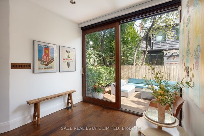 37 Gore Vale Ave, House other with 5 bedrooms, 5 bathrooms and 2 parking in Toronto ON | Image 12