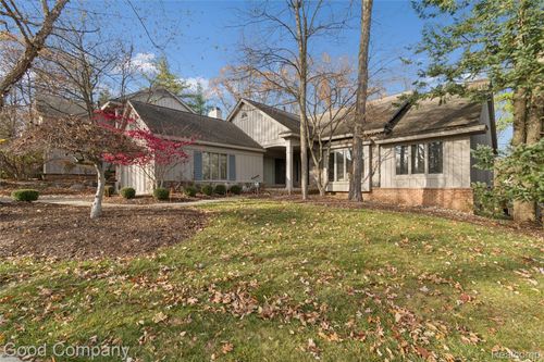 5104 Woodcliff Hill Rd W, West Bloomfield, MI, 48323-2384 | Card Image