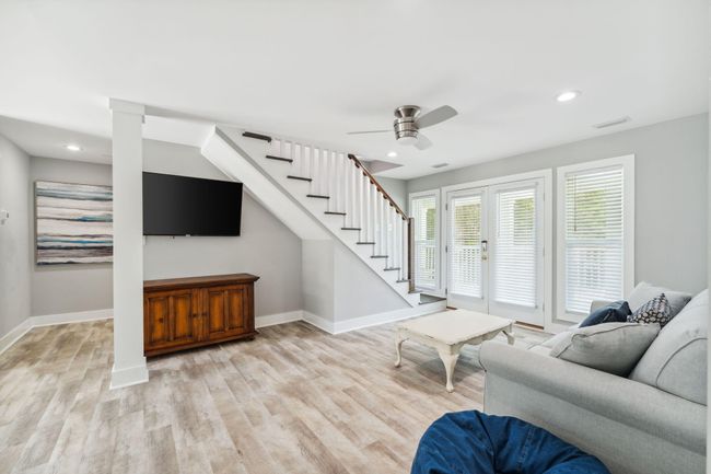 living area | Image 7