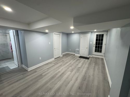 17 Capistro St, Brampton, ON, L7A3J2 | Card Image