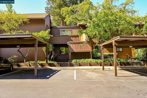 8112 Camelback Pl, Pleasant Hill, CA, 94523-1222 | Card Image