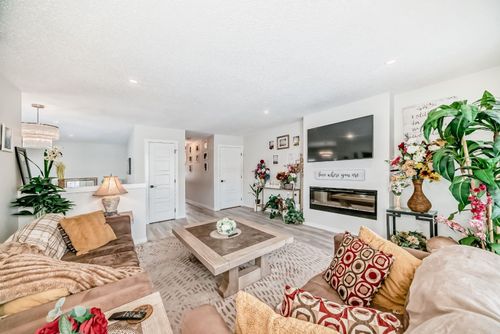 158 Chinook Gate Blvd Sw, Airdrie, AB, T4B5J1 | Card Image