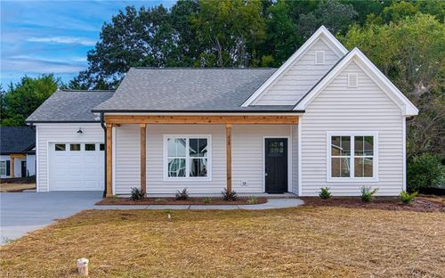 316 W Lee Ave, Yadkinville, NC, 27055-7670 | Card Image