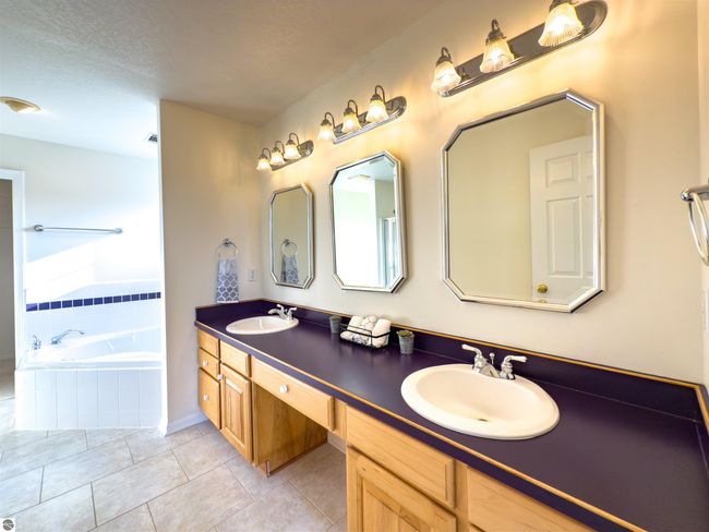 318 Red Maple Ln, House other with 3 bedrooms, 3 bathrooms and null parking in Shepherd MI | Image 22