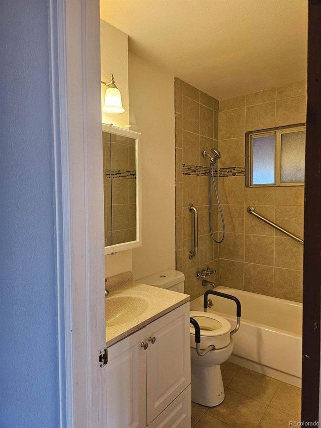 484 S Lima Cir, House other with 6 bedrooms, 3 bathrooms and 2 parking in Aurora CO | Image 18