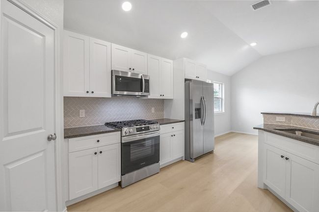 Kitchen | Image 9