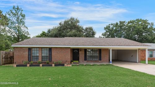 118 Village Green Dr, Youngsville, LA, 70592-5332 | Card Image