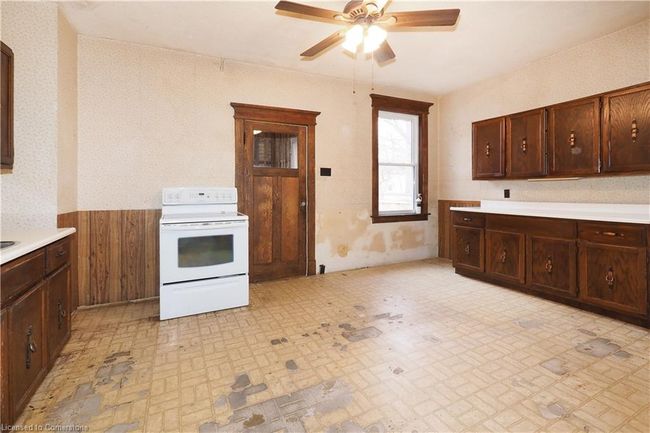 227 Waterloo St N, House other with 4 bedrooms, 1 bathrooms and 2 parking in Cambridge ON | Image 15
