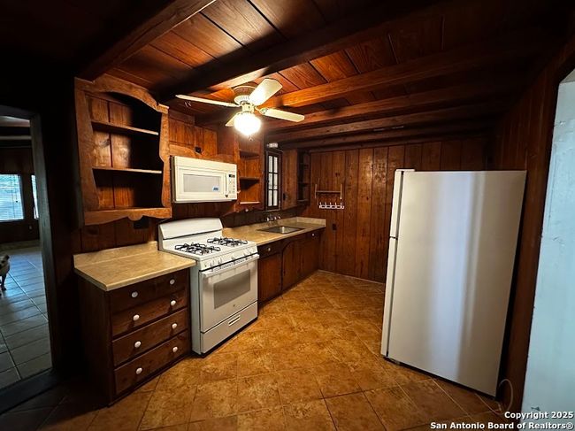 19614 Grey Forest Dr, House other with 2 bedrooms, 2 bathrooms and null parking in Helotes TX | Image 9
