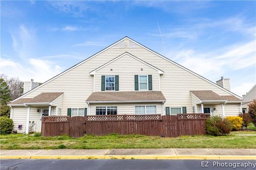300 Hamlet Ct, Yorktown, VA, 23693-5009 | Card Image