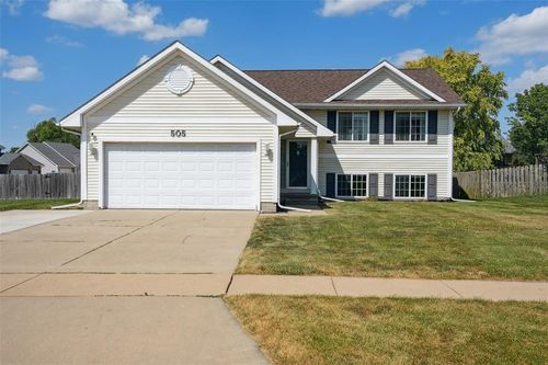 505 Se Pleasant View Dr, Waukee, IA, 50263-8336 | Card Image