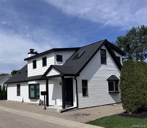 48481 Harbor Dr, Chesterfield, MI, 48047-3457 | Card Image