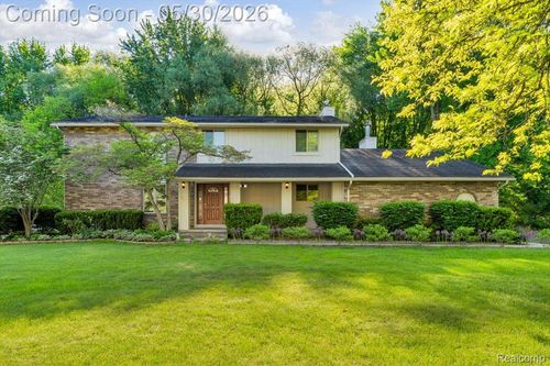 29100 Creek Bend Dr, Farmington Hills, MI, 48331-2606 | Card Image
