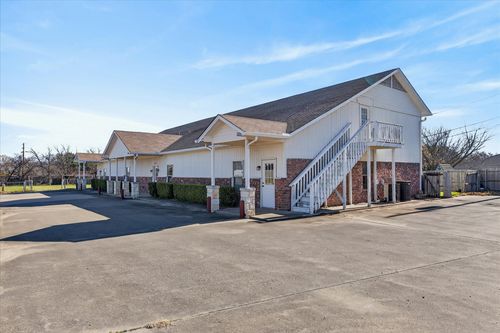 611 Spring Valley Road, Hewitt, TX, 76643 | Card Image