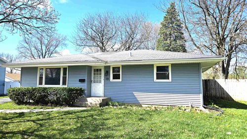 903 W 10th St, Belvidere, IL, 61008-5805 | Card Image