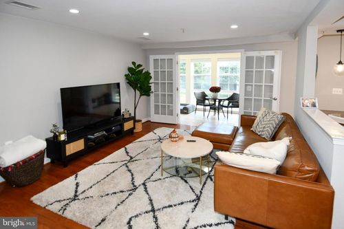 unit-202-4089 S Four Mile Run Dr, ARLINGTON, VA, 22204-5633 | Card Image