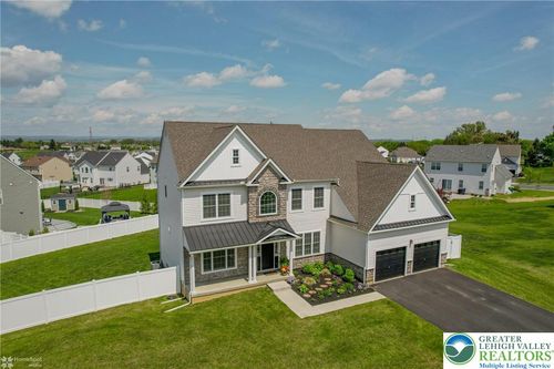 3318 Highland Dr, Palmer Twp, PA, 18045-2048 | Card Image