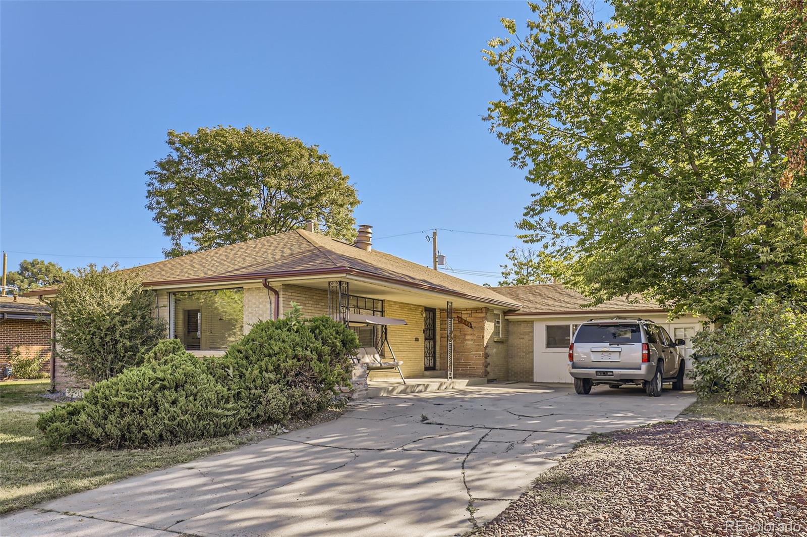 2316 Paris Street, For Sale in Aurora Zoocasa