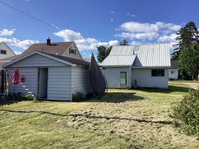 11 Laurentian St, House other with 4 bedrooms, 1 bathrooms and 2 parking in Deep River ON | Image 8