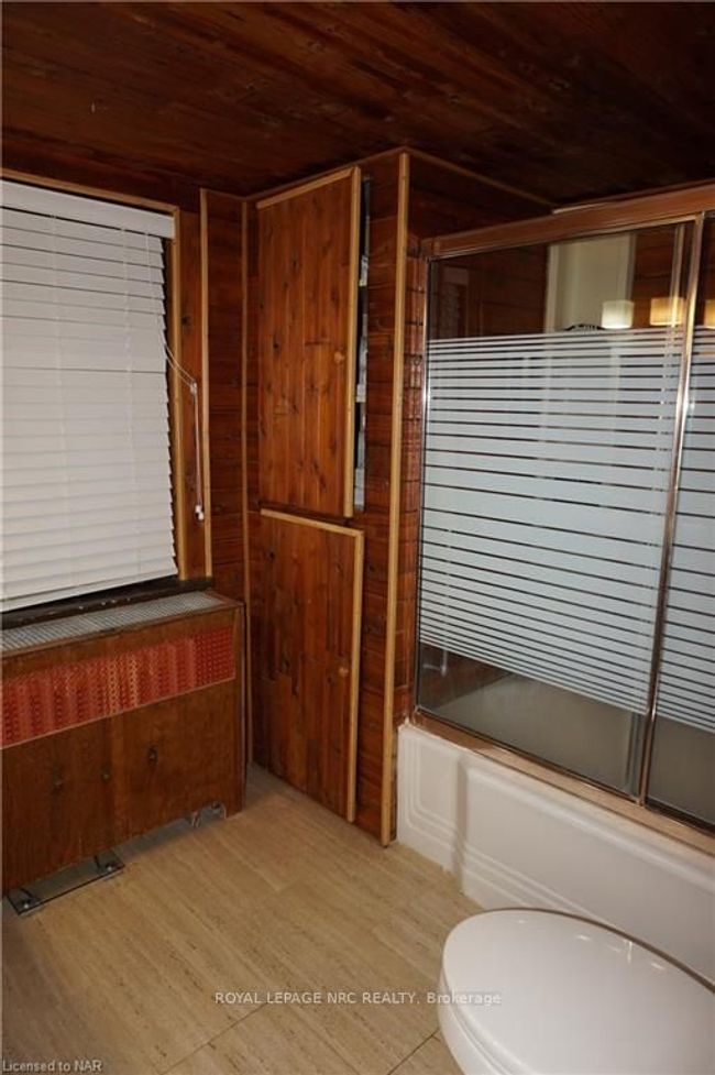 3878 Chippawa Pky, House other with 3 bedrooms, 1 bathrooms and 10 parking in Niagara Falls ON | Image 15
