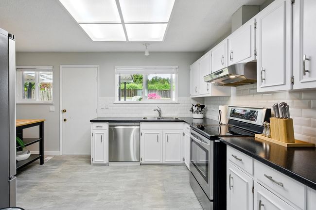 3032 Armada St, House other with 5 bedrooms, 3 bathrooms and 3 parking in Coquitlam BC | Image 12