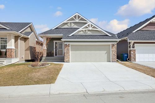 78 Bayview Circle Sw, Home with 4 bedrooms, 3 bathrooms and 2 parking in Airdrie AB | Card Image