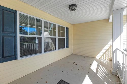 67 Stoneleigh Dr, Riverhead, NY, 11901-3200 | Card Image