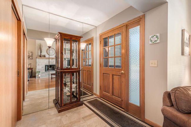 S75W17553 Harbor Circle, Condo with 2 bedrooms, 2 bathrooms and null parking in Muskego WI | Image 8