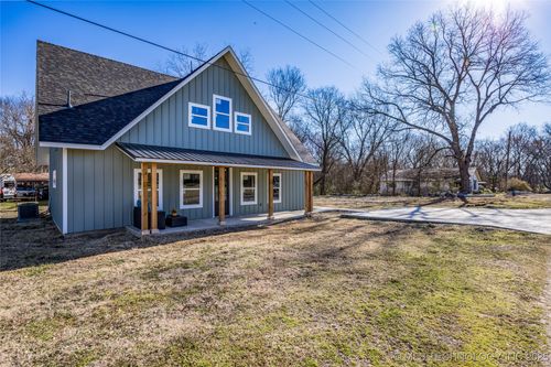 101 Dunn St, Caddo, OK, 74729-4219 | Card Image