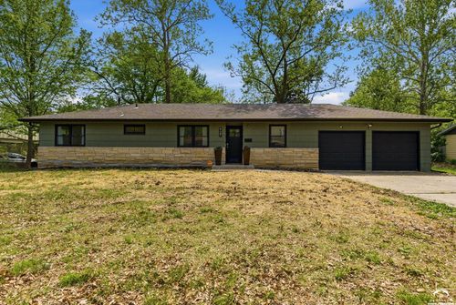 927 W 20th Ter, Lawrence, KS, 66046-2813 | Card Image