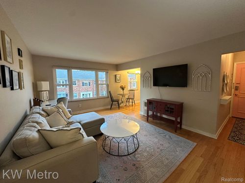 17560 Mack Ave, Grosse Pointe, MI, 48230-6242 | Card Image