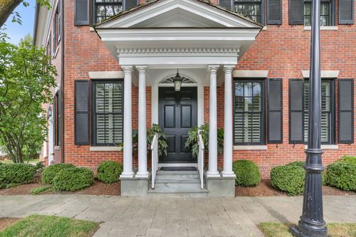 2-2 Elmwood Dr, Southport, CT, 06890-1391 | Card Image