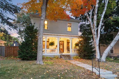 212 Cedar Lake Rd S, Minneapolis, MN, 55405-2006 | Card Image