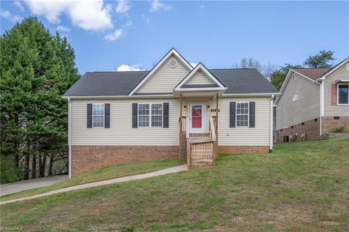 3627 Signet Dr, Winston-Salem, NC, 27101-2263 | Card Image