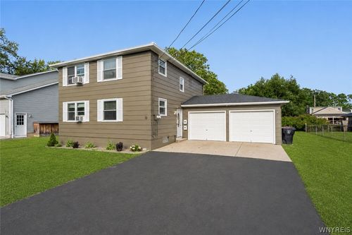 13 Banner Ave, Lancaster, NY, 14086-1901 | Card Image