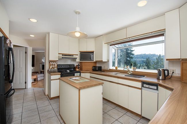 5860 Falcon Road, House other with 5 bedrooms, 3 bathrooms and 2 parking in West Vancouver BC | Image 8