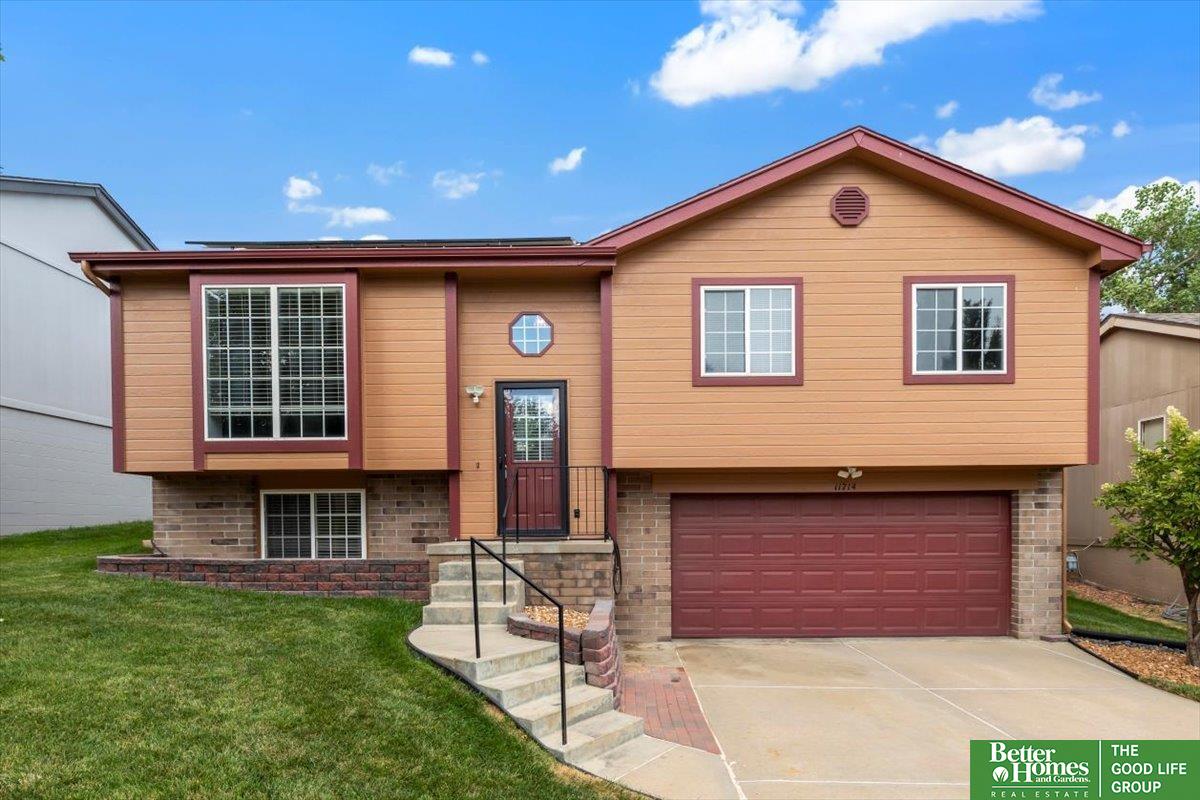 Mary St, Omaha, NE 68164