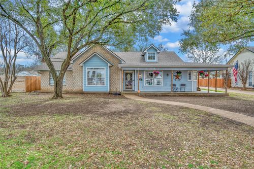 724 W 4th St, Mcgregor, TX, 76657-1535 | Card Image