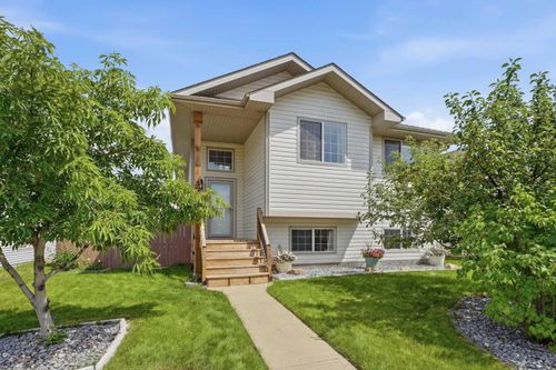 27 Hallgren Dr, Sylvan Lake, AB, T4S1W6 | Card Image