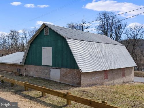 2 Canal St, HANCOCK, MD, 21750-1402 | Card Image
